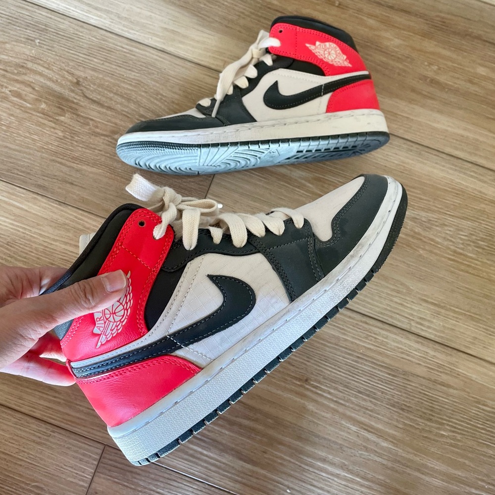 Nike Air Jordan 1 Mid SE Newsprint LT Orewood DQ6078-100 Women’s